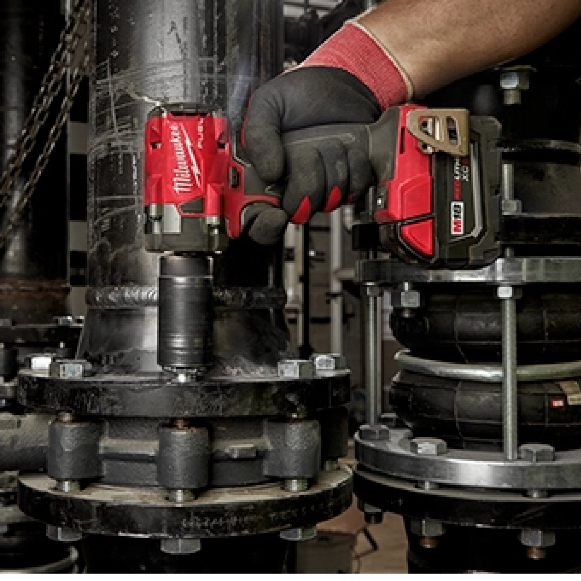 Milwaukee - M18 FUEL™ 1/2 " Compact Impact Wrench Lifestyle Image